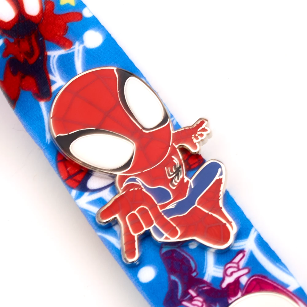 Disney Store Ensemble pin's et tour de cou Spidey et ses amis extraordinaires