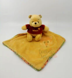 Disney - Winnie L'ourson - Mini Peluche Avec Doudou Jaune Rouge 25 Cm